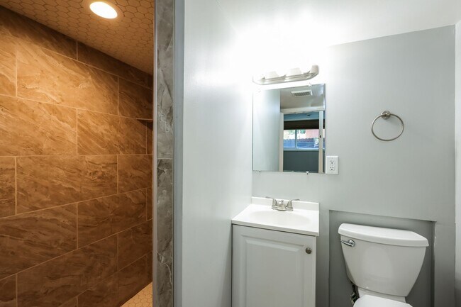 Building Photo - 2910 Orchard Cir