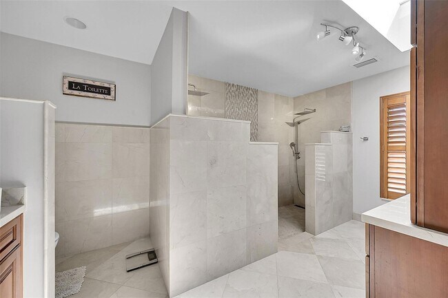 Building Photo - 8606 Arrowhead Dr