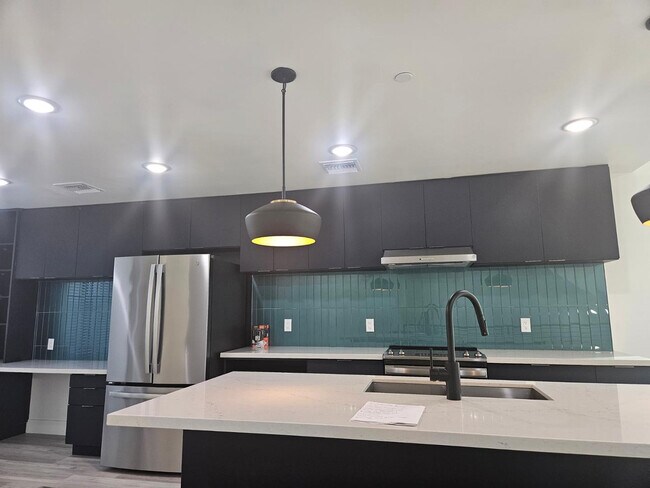 Building Photo - 283 S Roosevelt St