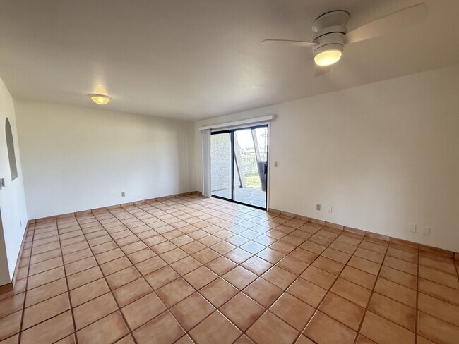 Building Photo - 611 W 13th St
