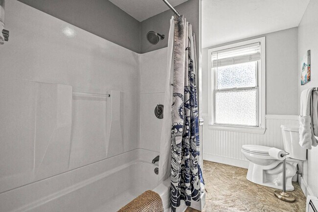 Building Photo - 146 Vassall St