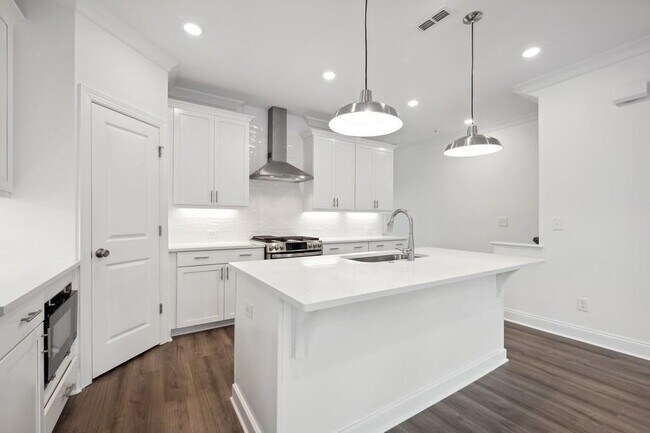 Building Photo - 124 Downing Dr