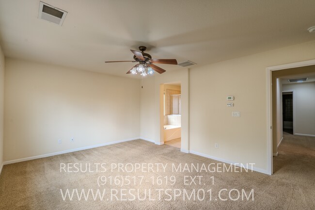 Building Photo - Spacious Lincoln 4 Bedroom 2.5 Bath w Club...