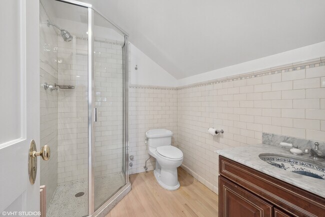 Building Photo - 619 Forest Ave