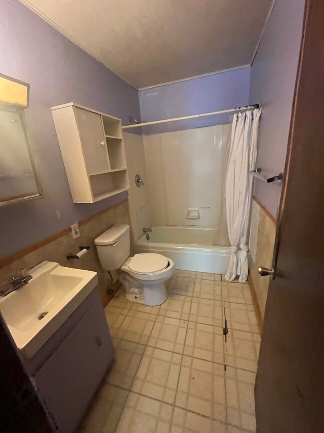 Building Photo - 27 Clinton Ave