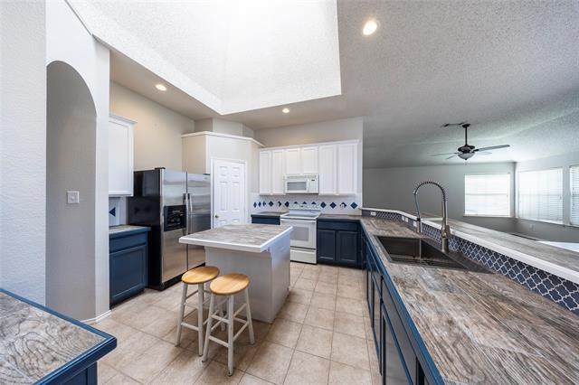 Building Photo - 10403 Joy Dr