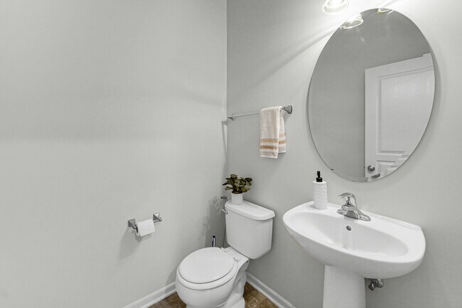 Building Photo - 821 Chopin Pl