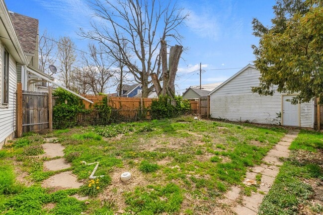 Building Photo - New Listing! 3 Bedroom House!
