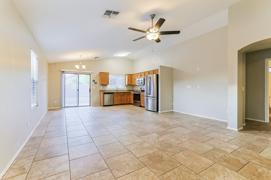 Building Photo - 9641 E Baltimore St