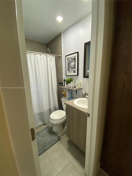 Building Photo - 15405 Miami Lakeway N