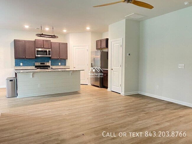 Building Photo - 2641 Alamanda Dr