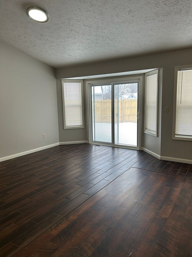 Building Photo - 1623 Lionheart Ln