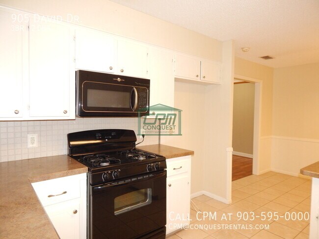 Building Photo - 905 David Dr