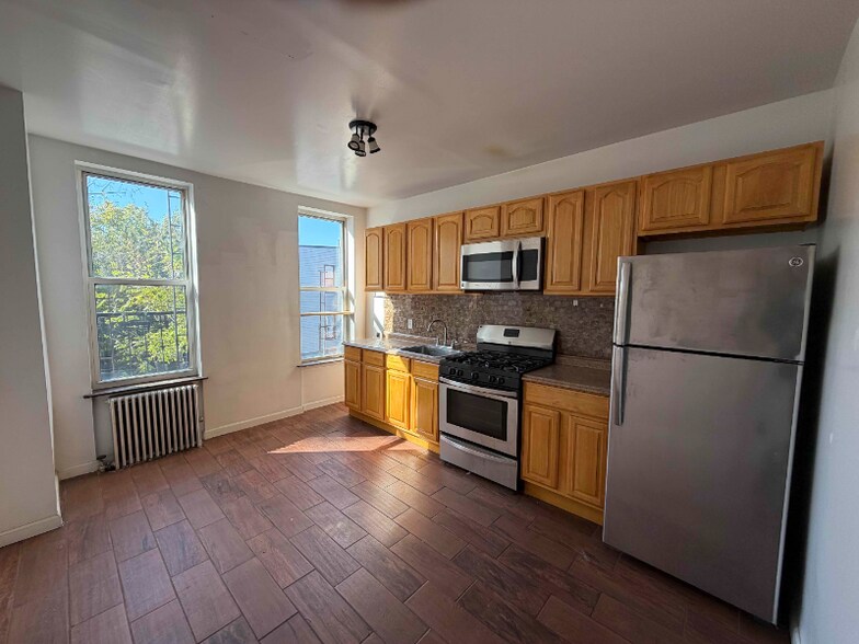 Building Photo - 52 Irving Ave