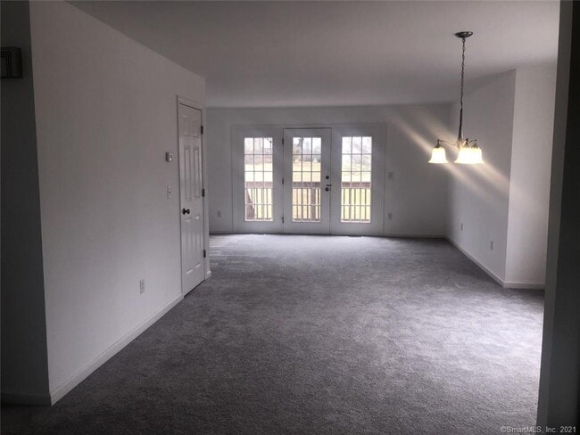 Building Photo - 560 Silver Sands Rd