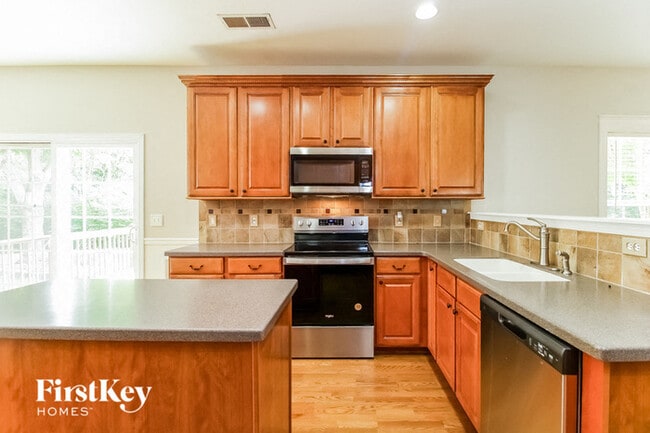 Building Photo - 4015 Shadetree Dr
