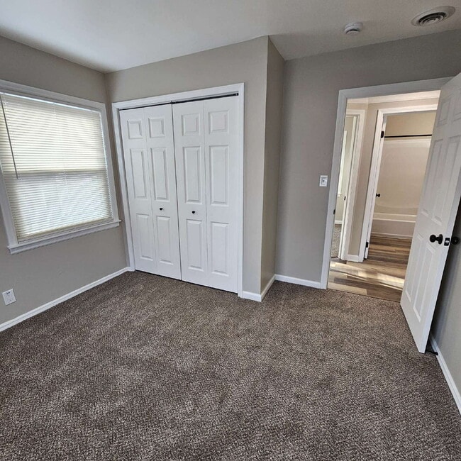 Building Photo - 3 Bedroom Ranch Completely Renovated - New Flooring, Doors and Fixtures, New Bathroom, New Kitche...