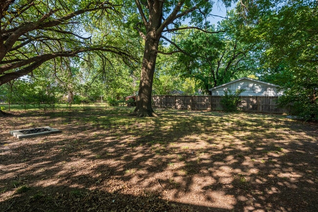 Building Photo - 1713 S Faulders Ln
