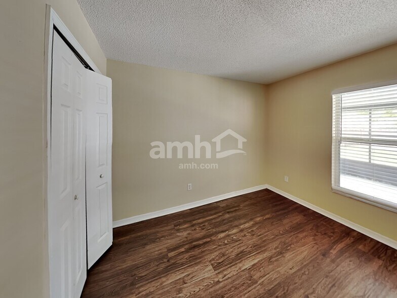 Building Photo - 10717 Siena Dr