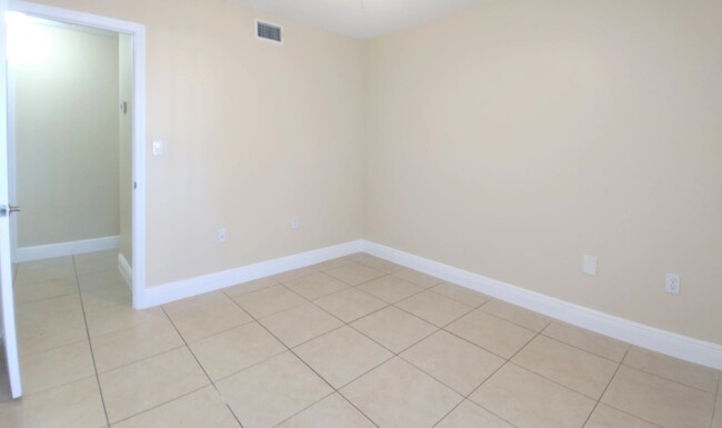 Building Photo - Spacious 2BR in Terrazas Del Sol