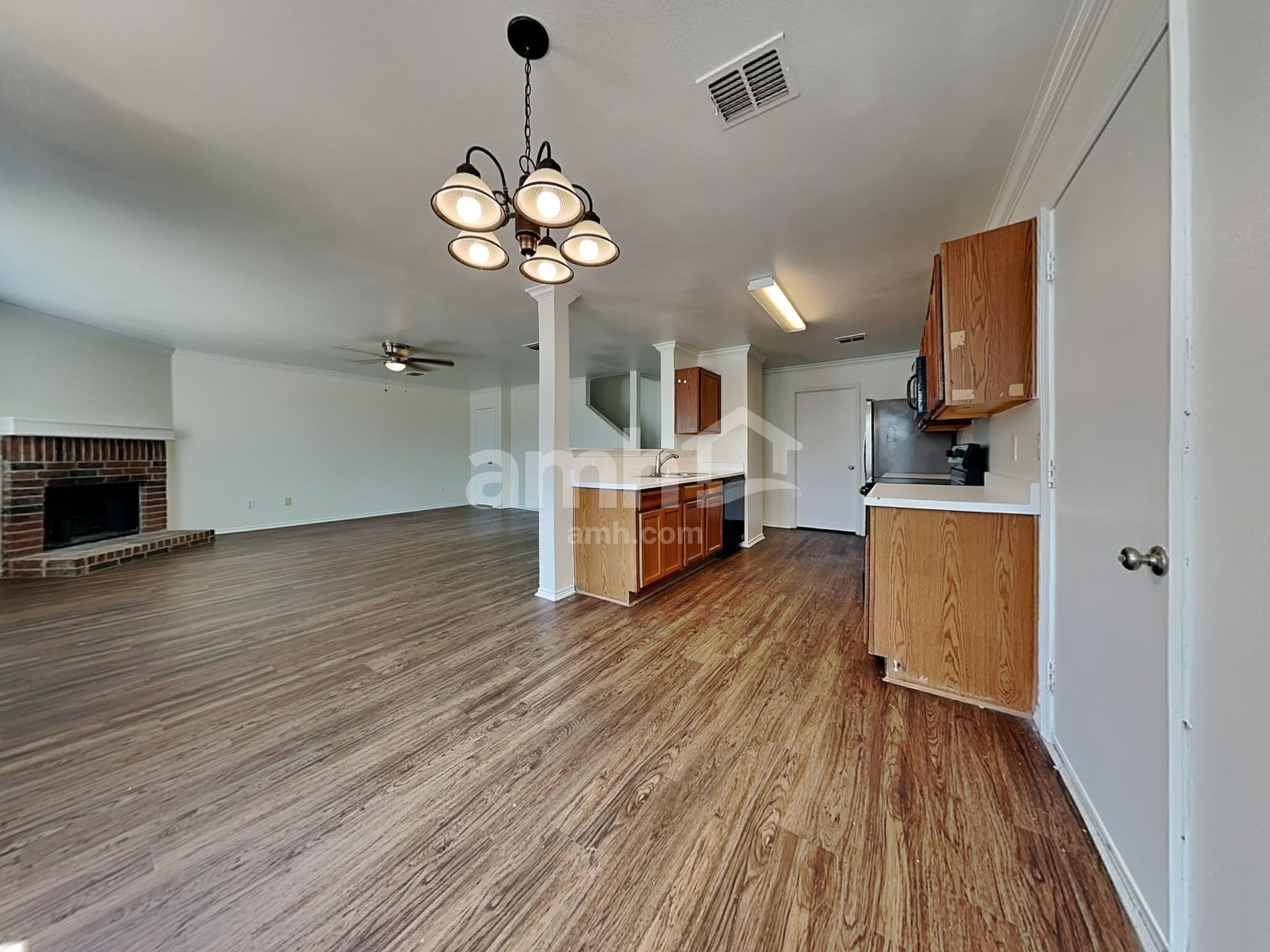 Building Photo - 2804 Lake Vista Dr