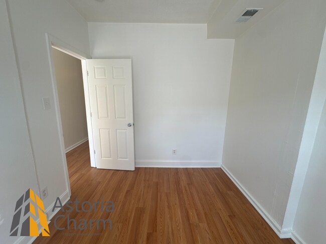 Building Photo - 1303 N Milton Ave