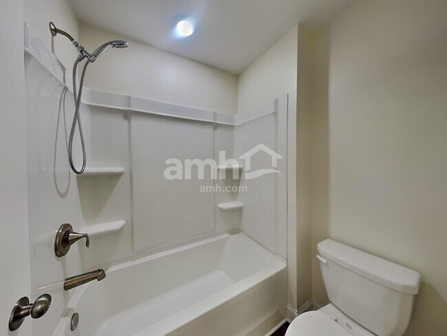 Building Photo - 252 Lake St