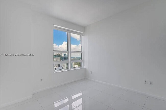 Building Photo - 950 Brickell Bay Dr
