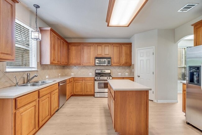 Building Photo - 4029 Lake Edge Way