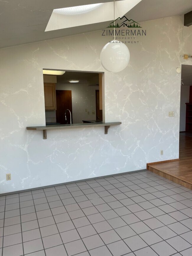 Building Photo - 3 Bedroom, 3 Bathroom Home in Beautiful Sh...