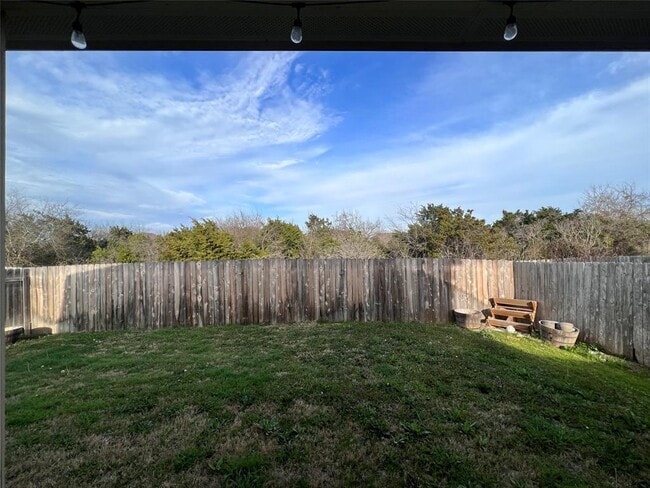 Building Photo - 260 Chickadee Ln