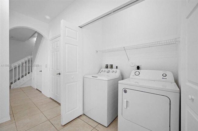 Building Photo - 3019 NW 30th Ave