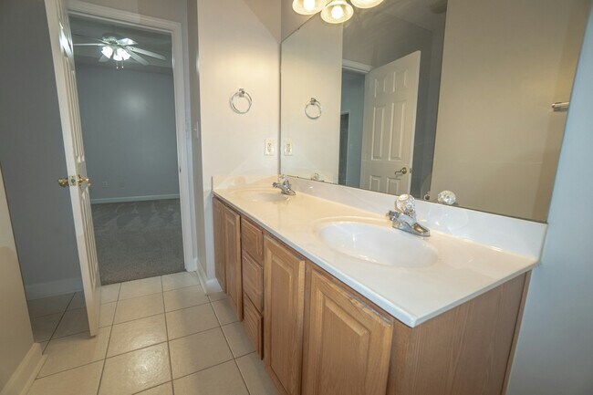 Building Photo - 156 Marsh Rabbit Dr