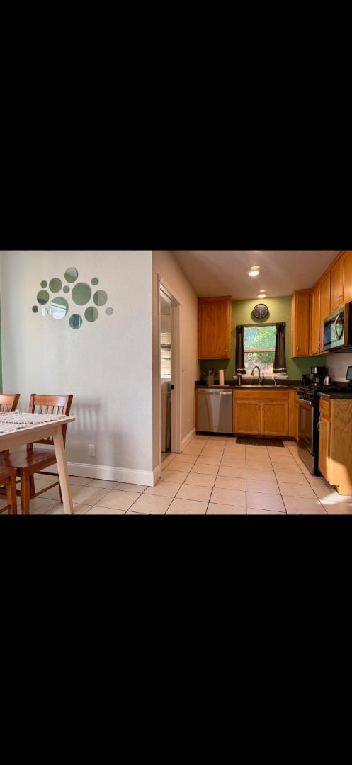 Building Photo - 4000 4th Ave