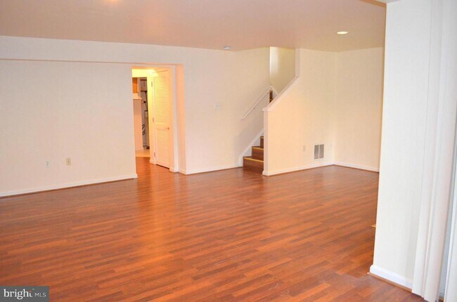 Building Photo - 6863 Drifton Ct