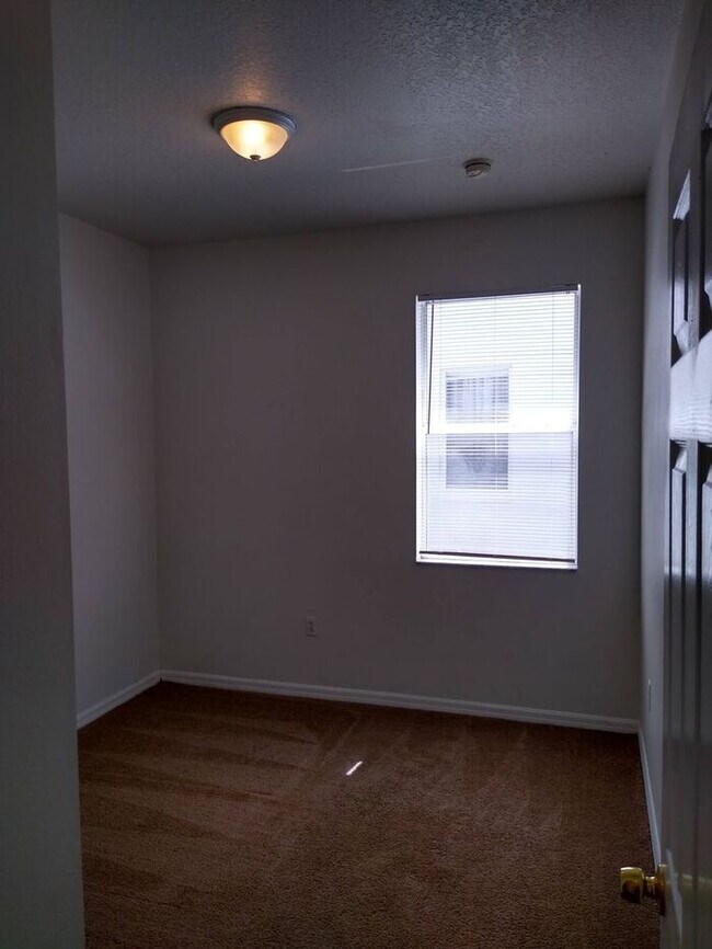 Building Photo - Somerset Community - Single family pool home in Remington