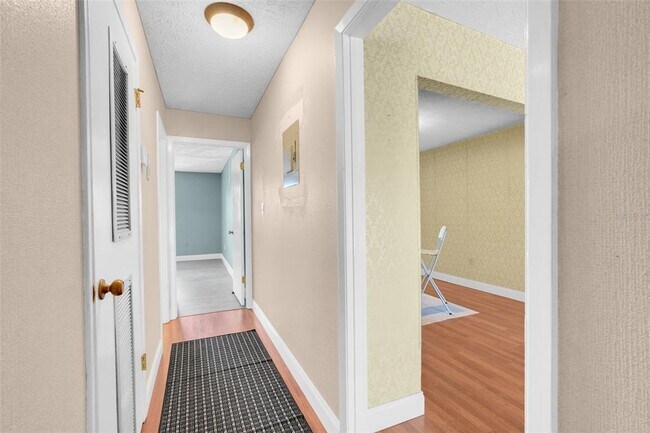 Building Photo - 4224 Lake Underhill Rd