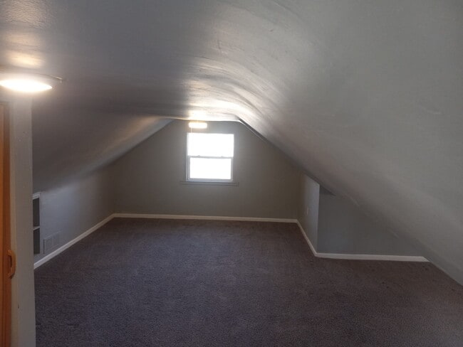 Building Photo - 10040 Mansfield St