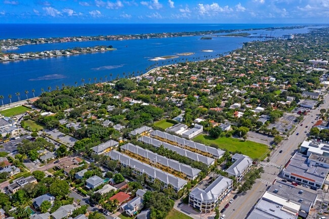 Building Photo - 1970 S Dixie Hwy