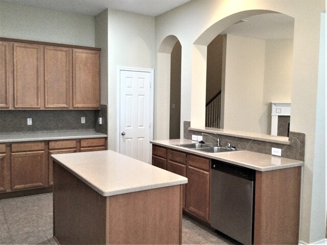 Building Photo - 5827 Foxglove Ln