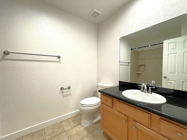 Building Photo - AVAILABLE NOW! 2 Bed 2 Bath Condo in Bermuda Dunes!