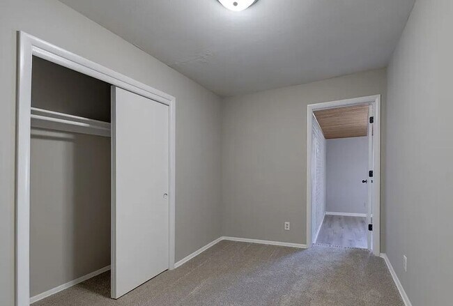 Building Photo - Adorable 4 Bedroom in Haysville!