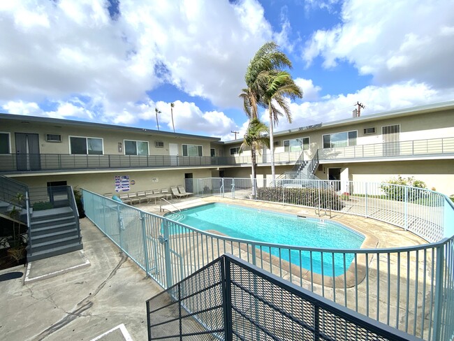 Pool-Courtyard - 15962 S Myrtle Ave