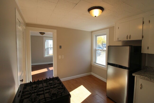 Building Photo - 46-48 E Main St