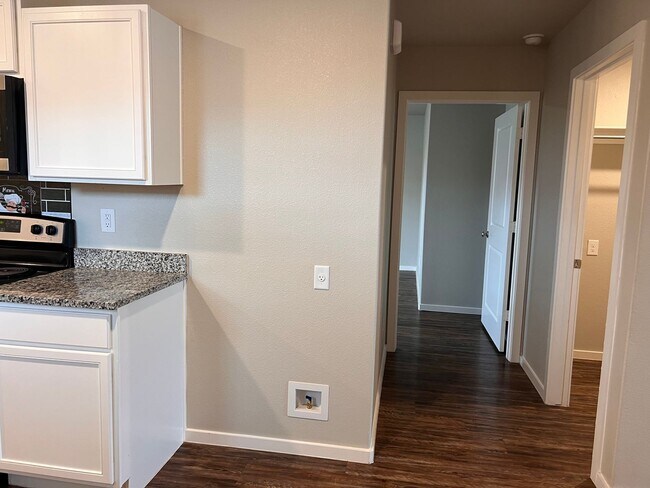Building Photo - Available October 8th- in Upland West.