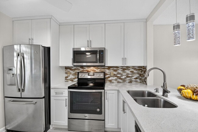 Building Photo - 7142 Golf Colony Ct