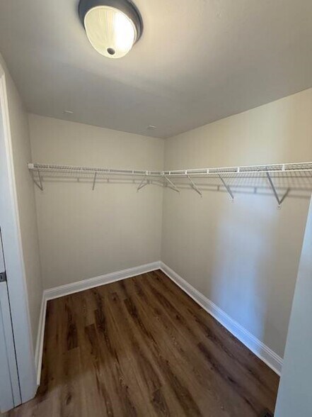 Building Photo - 5590 Merle Dr