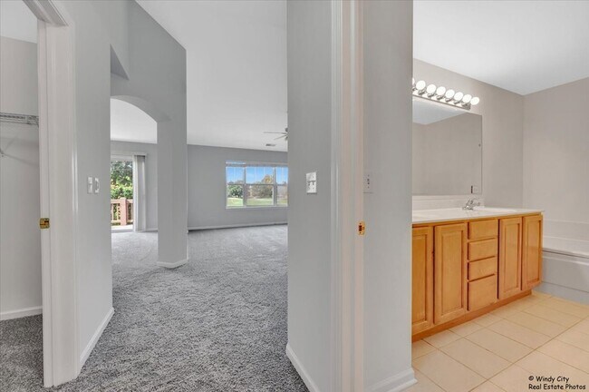 Building Photo - 1848 Crenshaw Cir