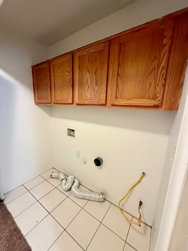 Building Photo - 7110 Rogue River Dr