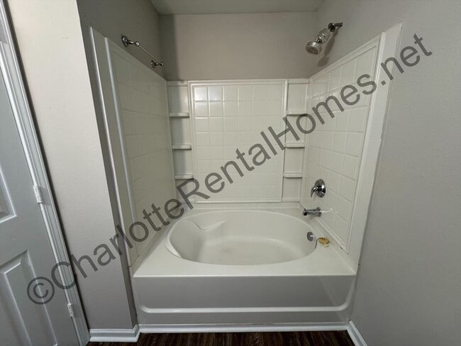 Building Photo - Spacious two story home in Charlotte